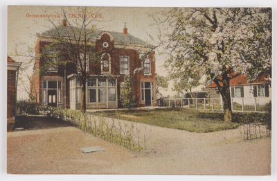 18202 Gezicht op het gemeentehuis te Tienhoven.N.B. De gemeente Tienhoven is per 1 juli 1957 bij de gemeente Maarssen ...